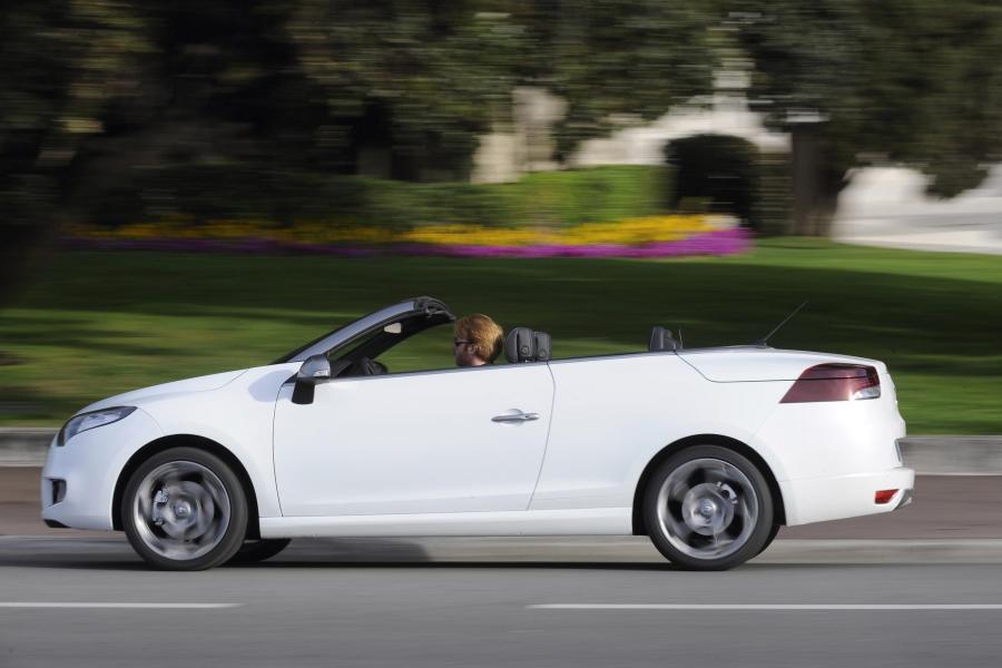  Renault Megane Coupe Cabriolet GT 2011 года  (фото 19 из 27)